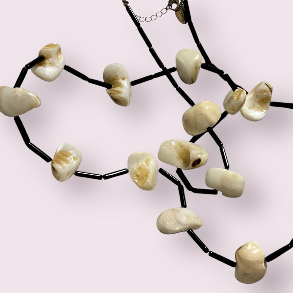 Mango Long Shell Necklace - Picture 3 of 3